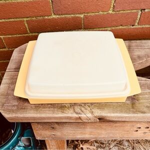 Vintage Tupperware Deviled Egg Keeper Carrier with Lid - Harvest Gold/White